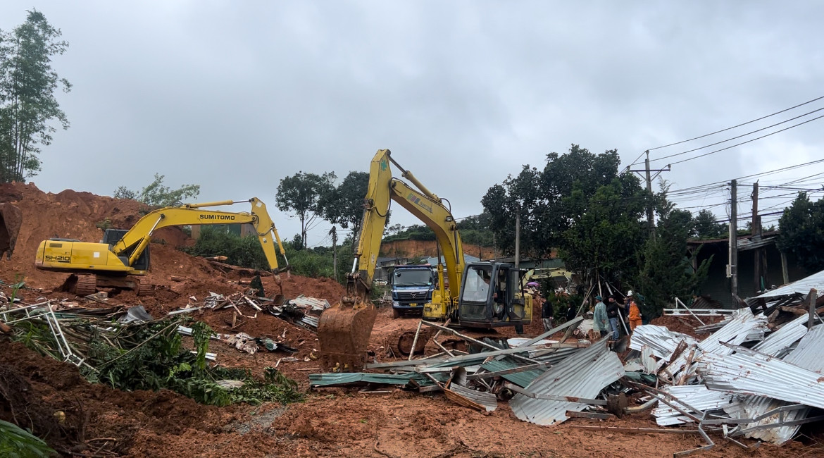 Cùng ngày, tỉnh Lâm Đồng yêu cầu huyện Đam Rông khẩn trương xác định nguyên nhân xảy ra sạt lở liên tiếp khiến 2 người tử vong (trong 5 ngày), làm rõ trách nhiệm của các đơn vị liên quan.