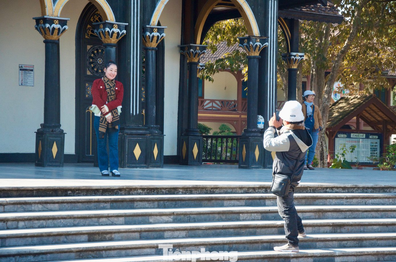 Vào các dịp lễ, du khách, người dân đổ về rất đông.