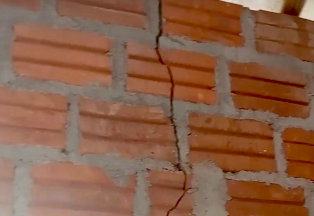 Cách tận 200km nhưng nhiều nhà ở Gia Lai vẫn xuất hiện vết nứt Cách tận 200km nhưng nhiều nhà ở Gia Lai vẫn xuất hiện vết nứt