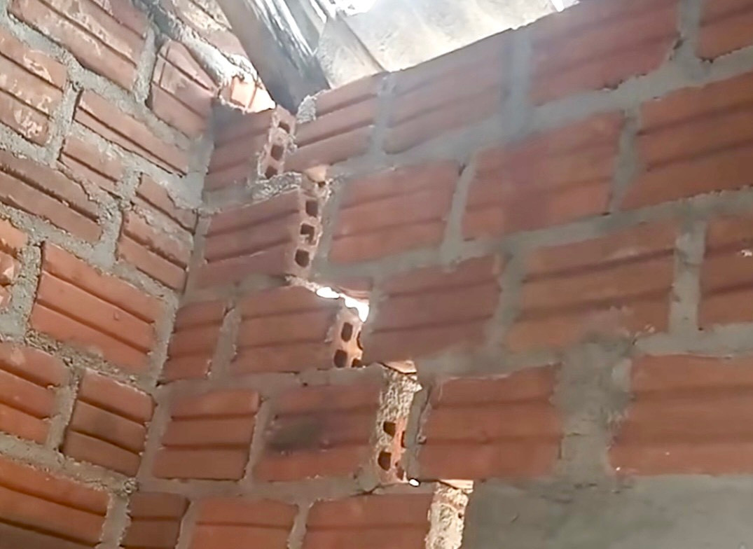 Cách tận 200km nhưng nhiều nhà ở Gia Lai vẫn xuất hiện vết nứt Cách tận 200km nhưng nhiều nhà ở Gia Lai vẫn xuất hiện vết nứt