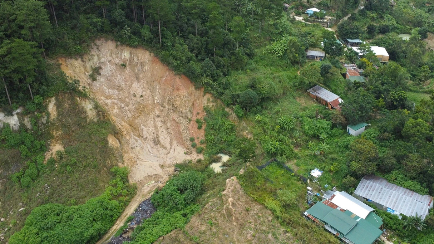 Trong đó, khu vực mỏ đá Trọng Minh có nguy cơ sạt lở cao; còn khu vực gần Công ty Bình Điền (thôn Bắc Hội) và khu vực 35 héc-ta thuộc lâm phần do BQL rừng phòng hộ Đại Ninh quản lý có nguy cơ sạt lở.