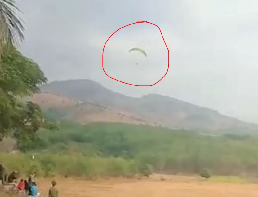 Hình ảnh phi công trước khi gặp sự cố. Ảnh cắt từ clip Hình ảnh phi công trước khi gặp sự cố. Ảnh cắt từ clip