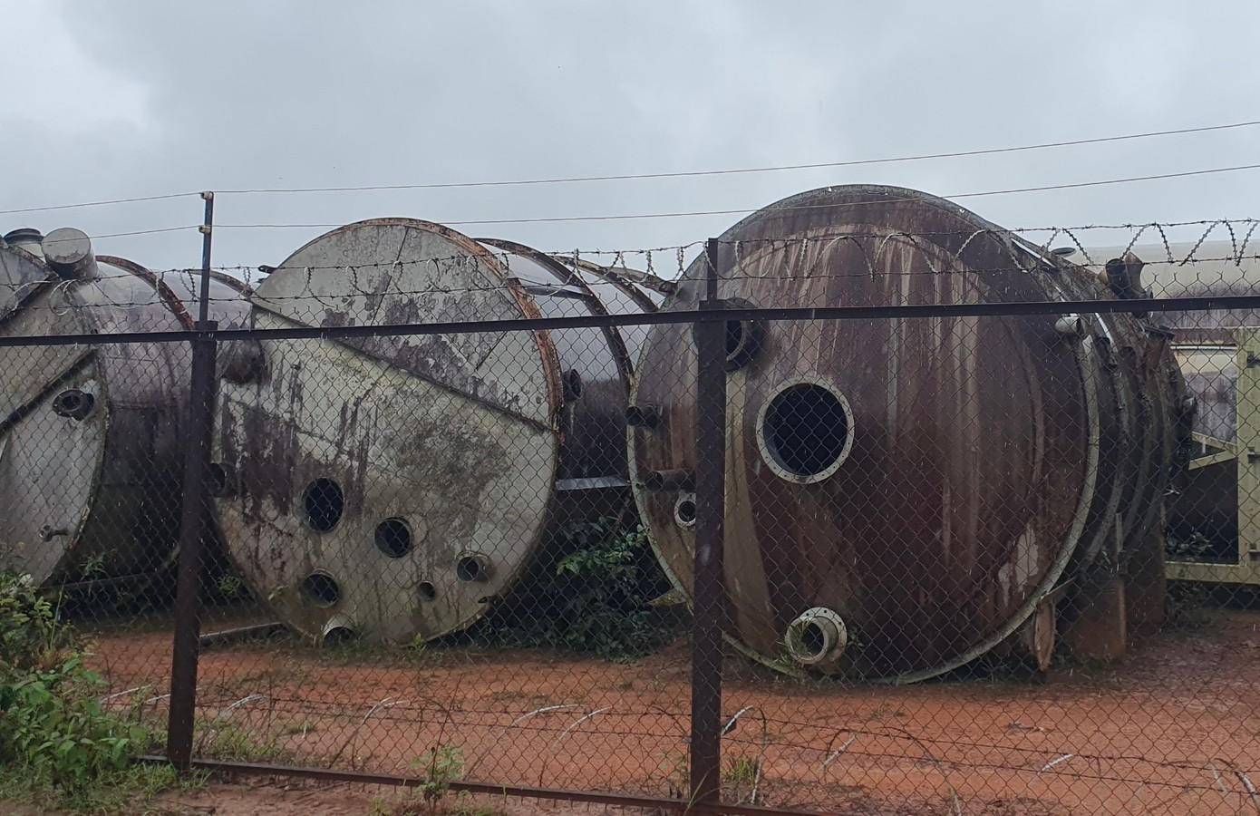 Vật liệu hoen rỉ sau nhiều năm. Vật liệu hoen rỉ sau nhiều năm.