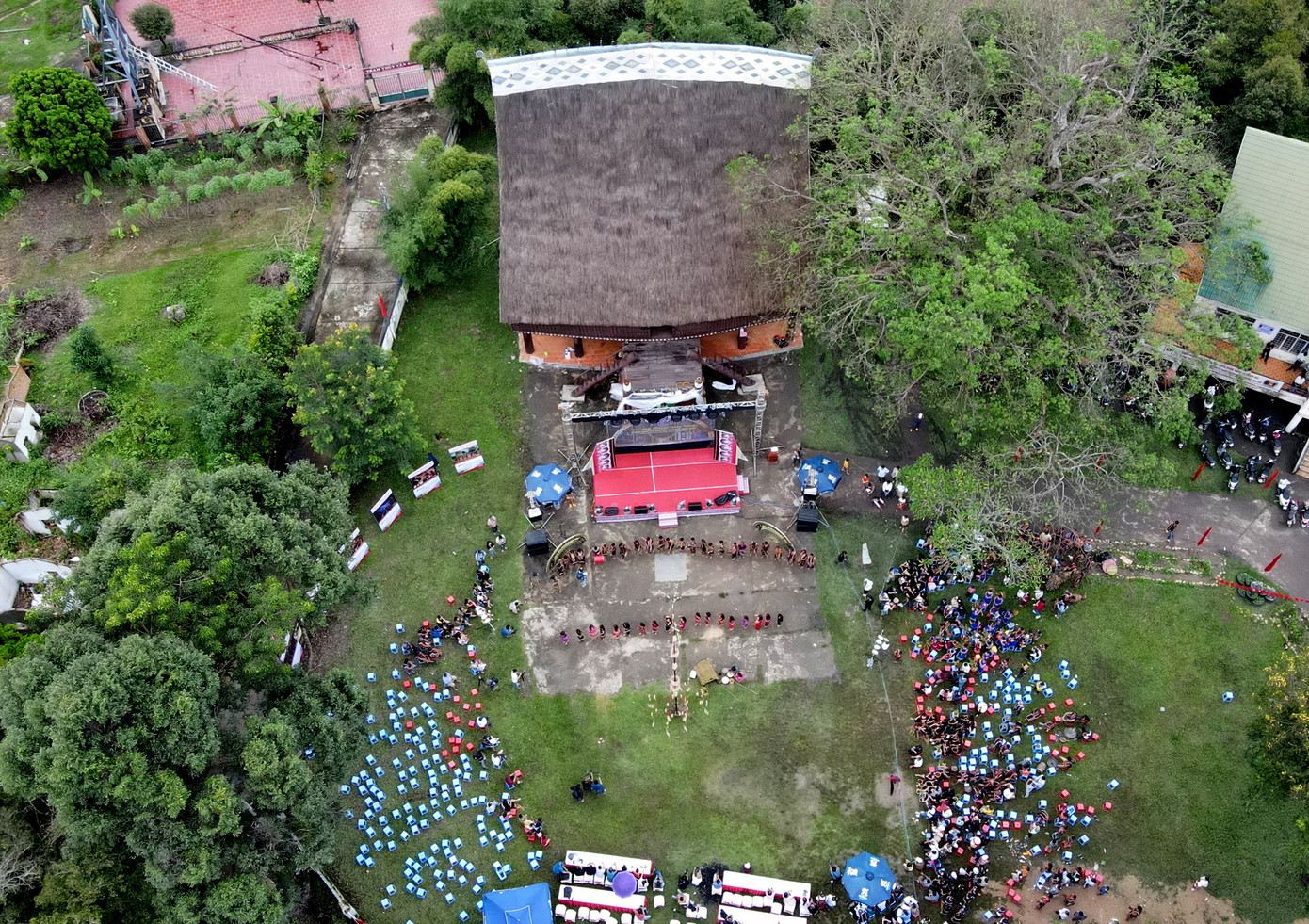 Nhà rông Konklor nơi diễn ra các hoạt động văn hóa dân tộc.