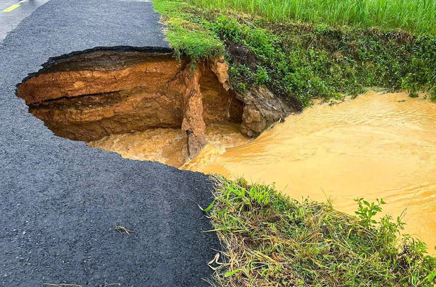 Hiện trường vụ sạt lở rạng sáng 25/9