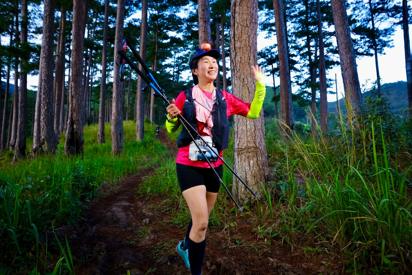 Để hoàn thành số km đăng ký, các vận động viên phải vượt qua những đồi núi hiểm trở và rừng rậm hoang sơ, suối nước, nương rẫy bạt ngàn cà phê, đồi thông...