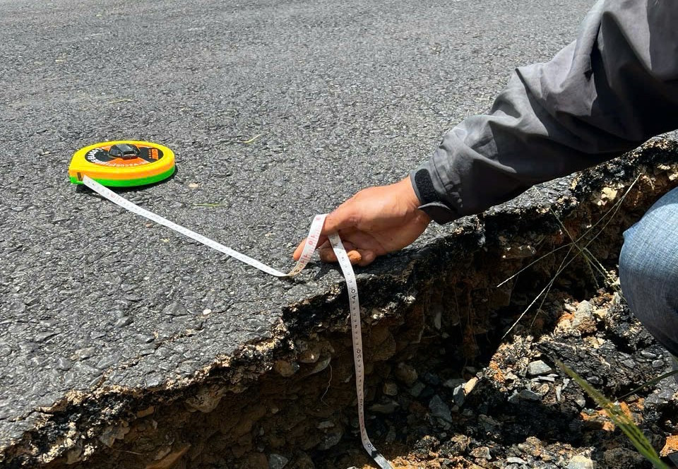 Cơ quan chức năng khám nghiệm hiện trường Cơ quan chức năng khám nghiệm hiện trường