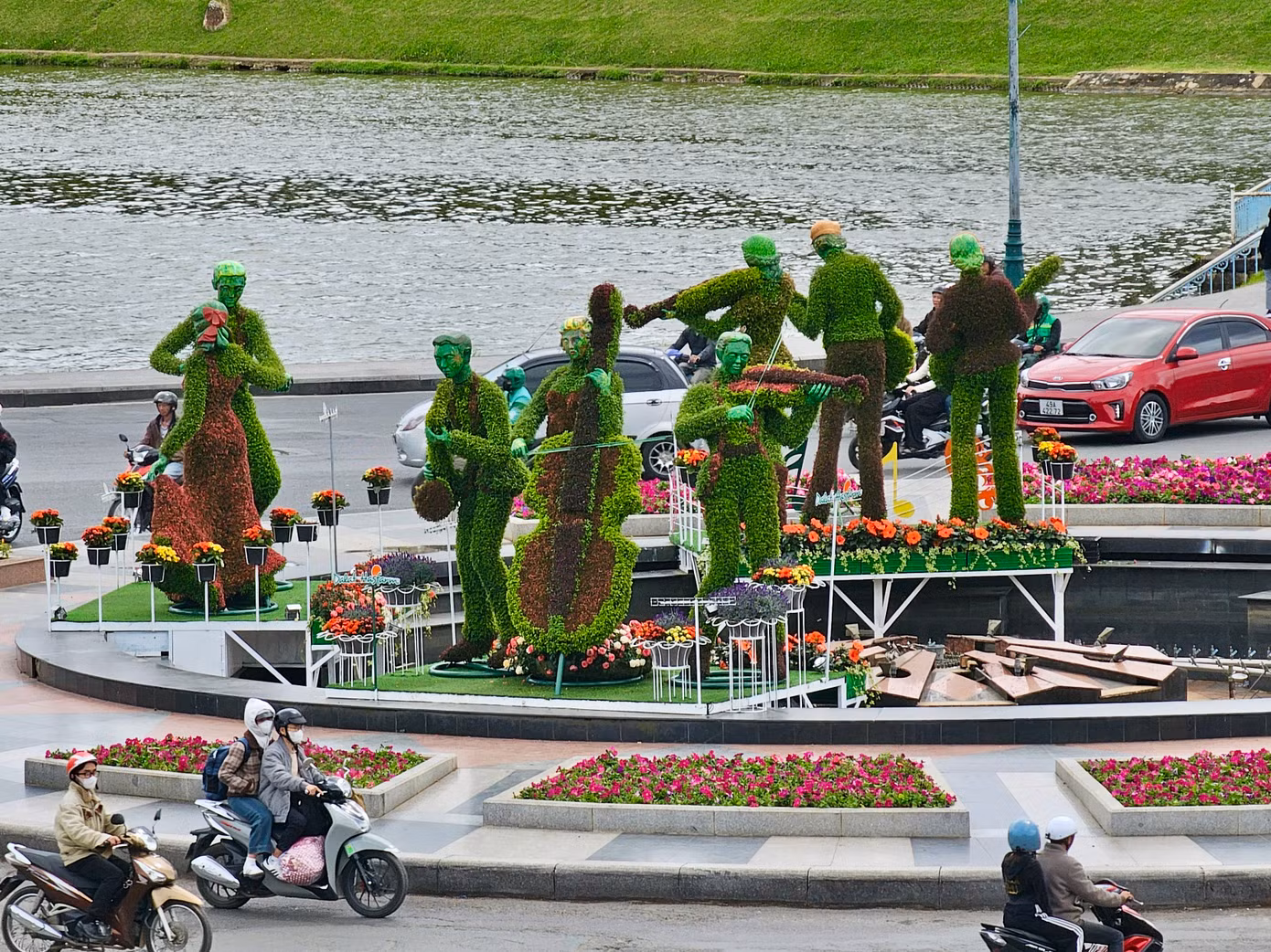 Với chủ đề "Hoa Đà Lạt - bản giao hưởng sắc màu", Festival hoa năm nay tôn vinh Đà Lạt là thành phố Festival hoa của Việt Nam và nằm trong nhóm 5 thành phố Festival ấn tượng của châu Á.