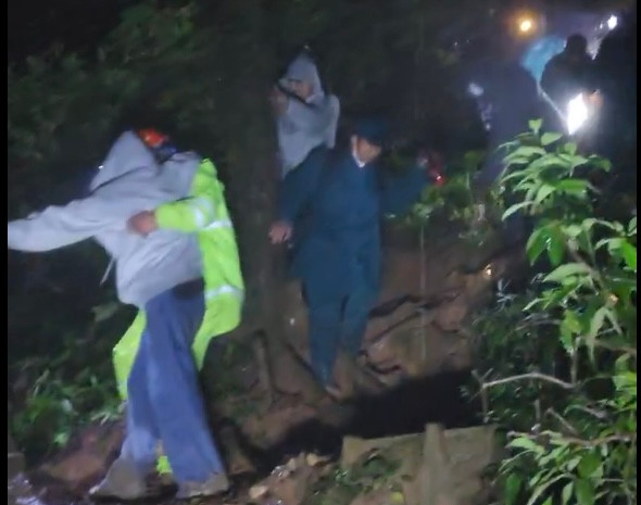 Nhóm sinh viên đi lạc cách vị trí xuất phát khoảng 5km