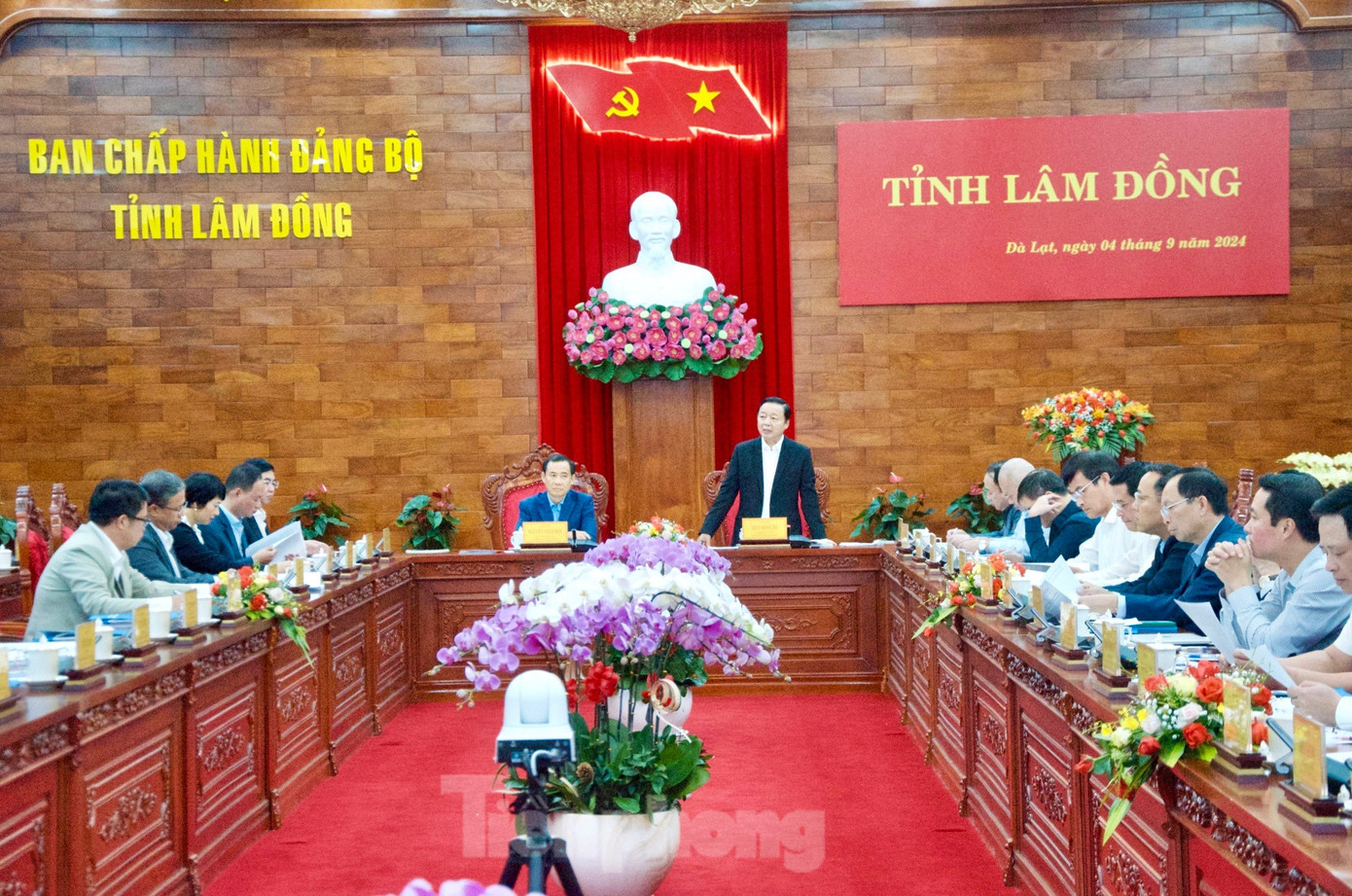 Phó Thủ tướng Trần Hồng Hà chủ trì buổi làm việc.