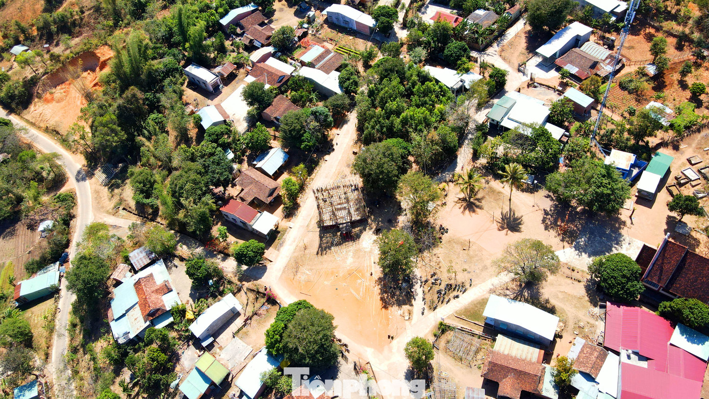 Làng Kon Jơ Dri,xã Đăk Rơ Wa, TP.Kon Tum (Kon Tum) nhìn từ trên cao.