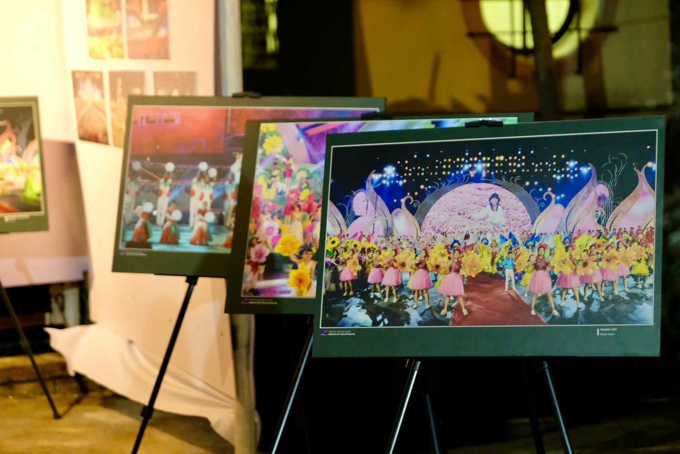 Không gian triển lãm mang đến cho du khách chiêm ngưỡng vẻ đẹp của cảnh quan thiên nhiên Đà Lạt qua nhiều góc độ, vẻ đẹp độc đáo, cổ kính của di sản kiến trúc, những góc máy tinh tế về vùng đất, con người Đà Lạt trong cuộc sống đời thường.