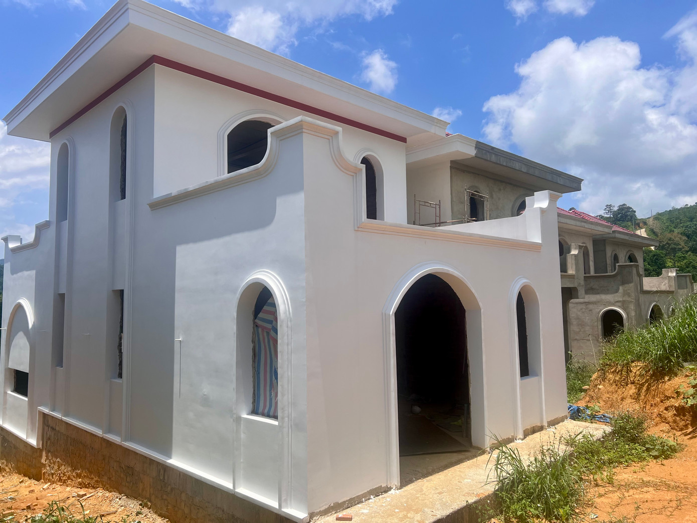 Nhiều căn nhà xây trái phép gần hoàn chỉnh. Nhiều căn nhà xây trái phép gần hoàn chỉnh.