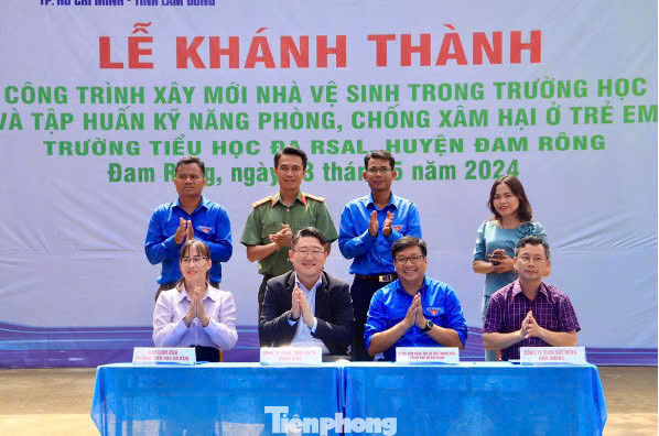 Hàng chục công trình được xây mới.