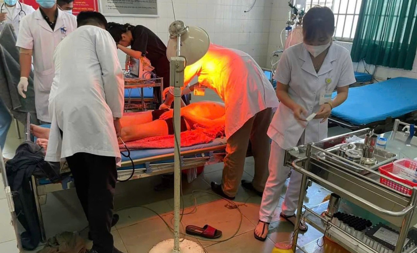 Người đàn ông được đưa sơ cấp cứu sau đó