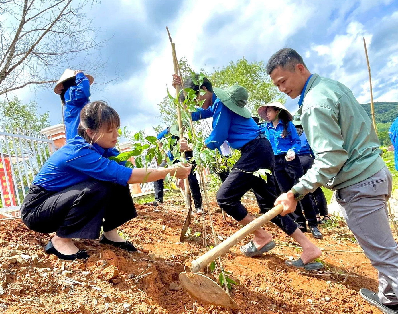 Trong nhiệm kỳ, các cấp hội đã trồng được 2 triệu cây xanh.