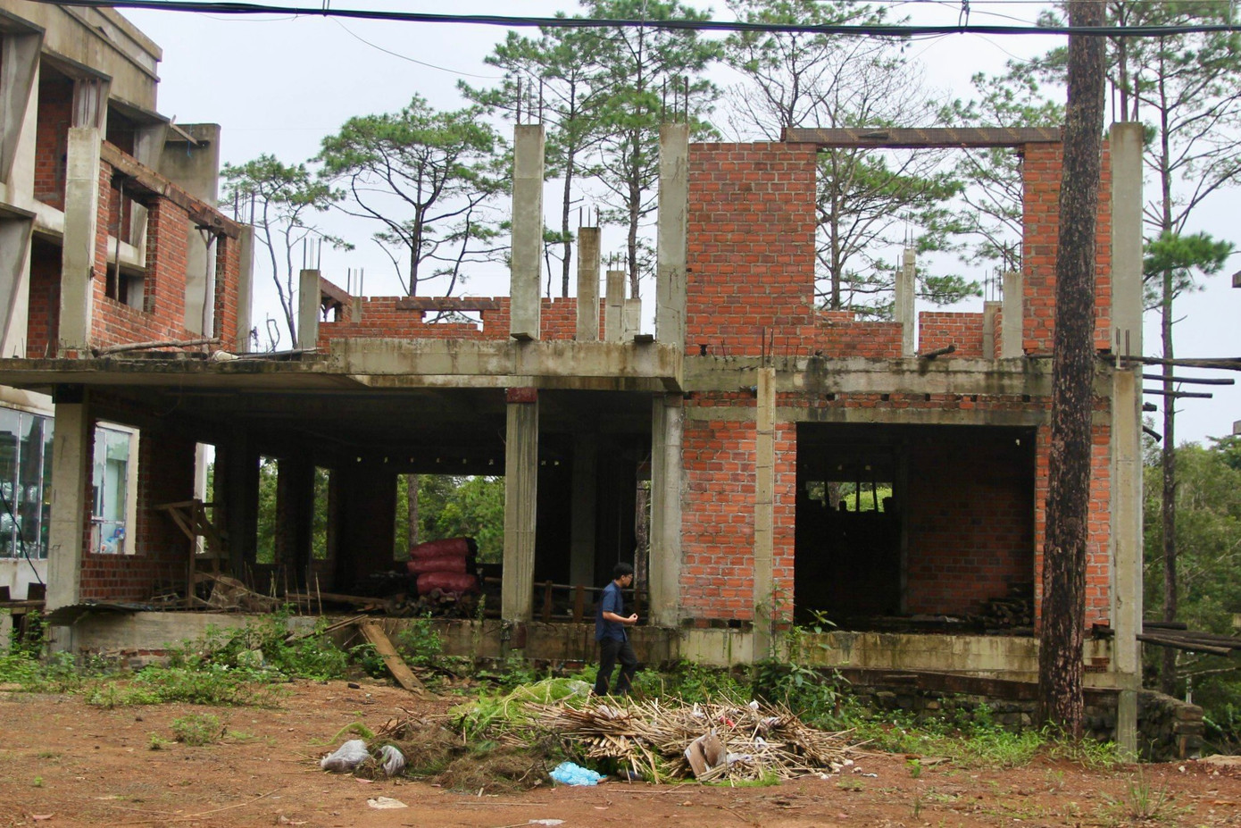 "Hiện không có quy định nào cho phép 'bổ sung giấy tờ' cho các trường hợp trên. Theo quy định, đất ở đô thị bây giờ phải được định giá và đưa ra đấu giá", ông Diễn nói.