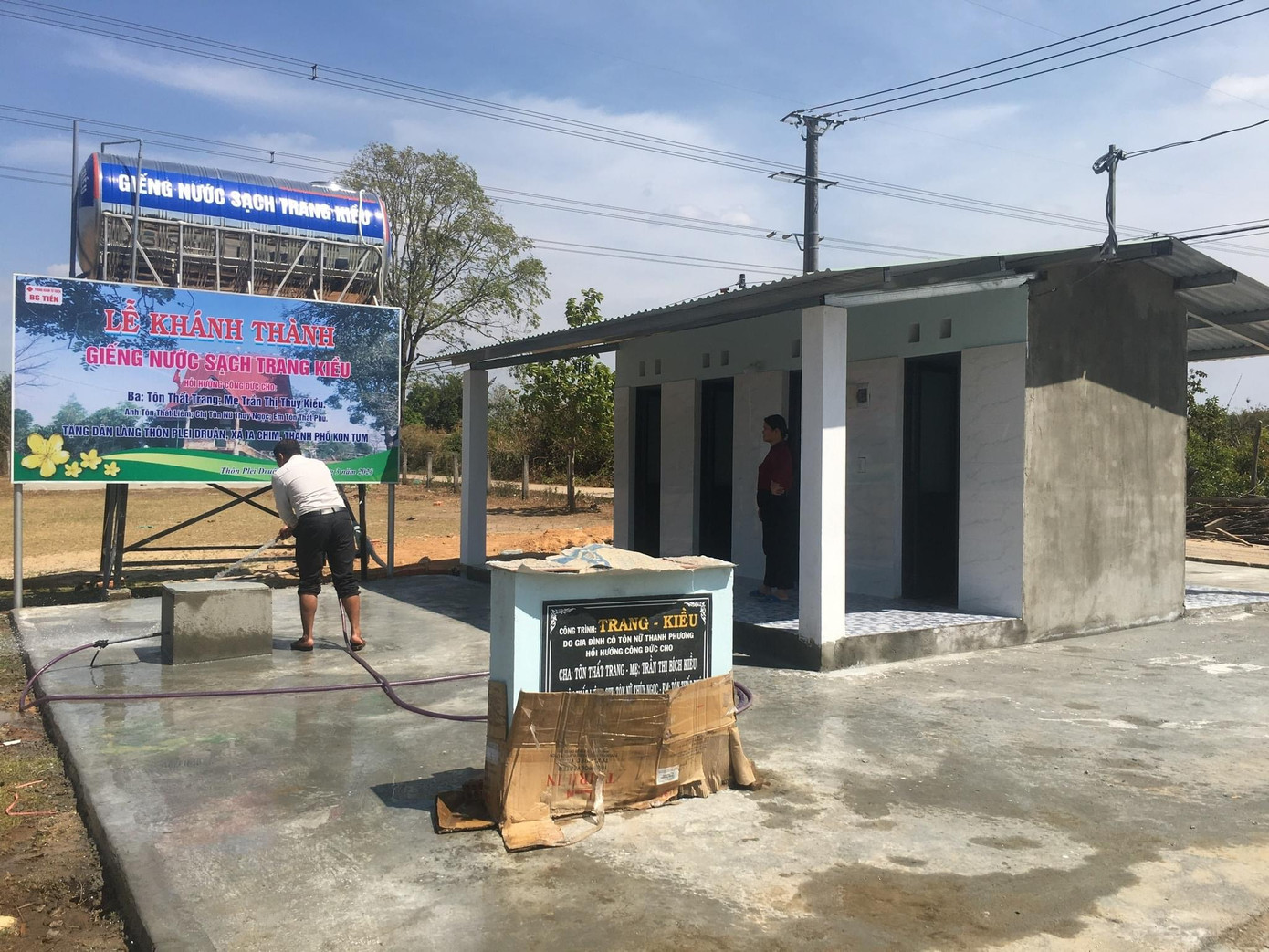 Công trình nước sạch do bác sỹ Tiến và mạnh thường quân đã giúp hàng nghìn nhân khẩu được sử dụng nước sạch. Công trình nước sạch do bác sỹ Tiến và mạnh thường quân đã giúp hàng nghìn nhân khẩu được sử dụng nước sạch.