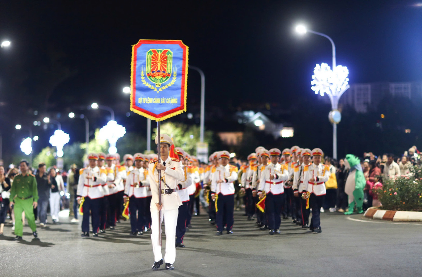 Đoàn Nghi lễ CAND biểu diễn quân nhạc.