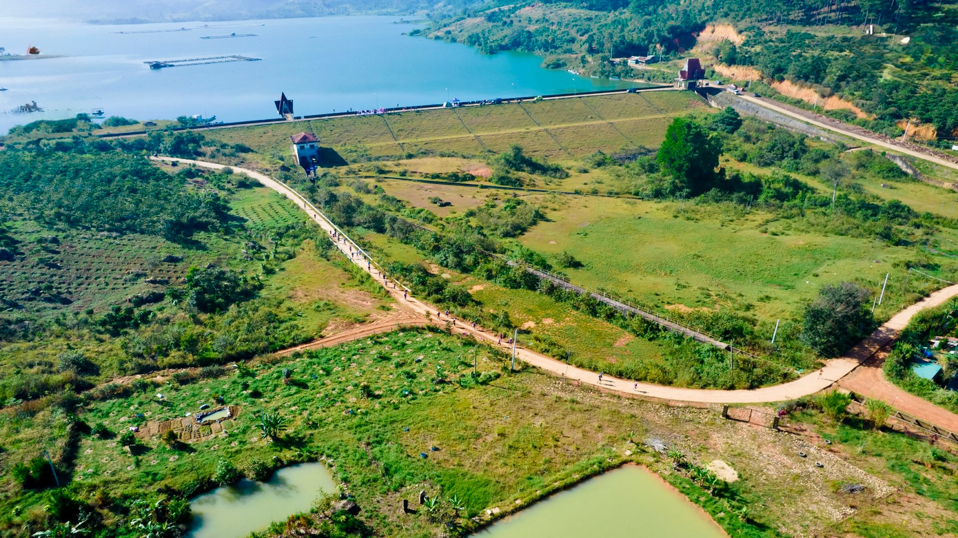 Cung đường thi đấu của Prenn Trail Summit 2024 trải dài qua các huyện của tỉnh Lâm Đồng như Di Linh, Đức Trọng, Đơn Dương và TP Đà Lạt - nơi sở hữu cảnh quan thiên nhiên tuyệt đẹp và đa dạng.