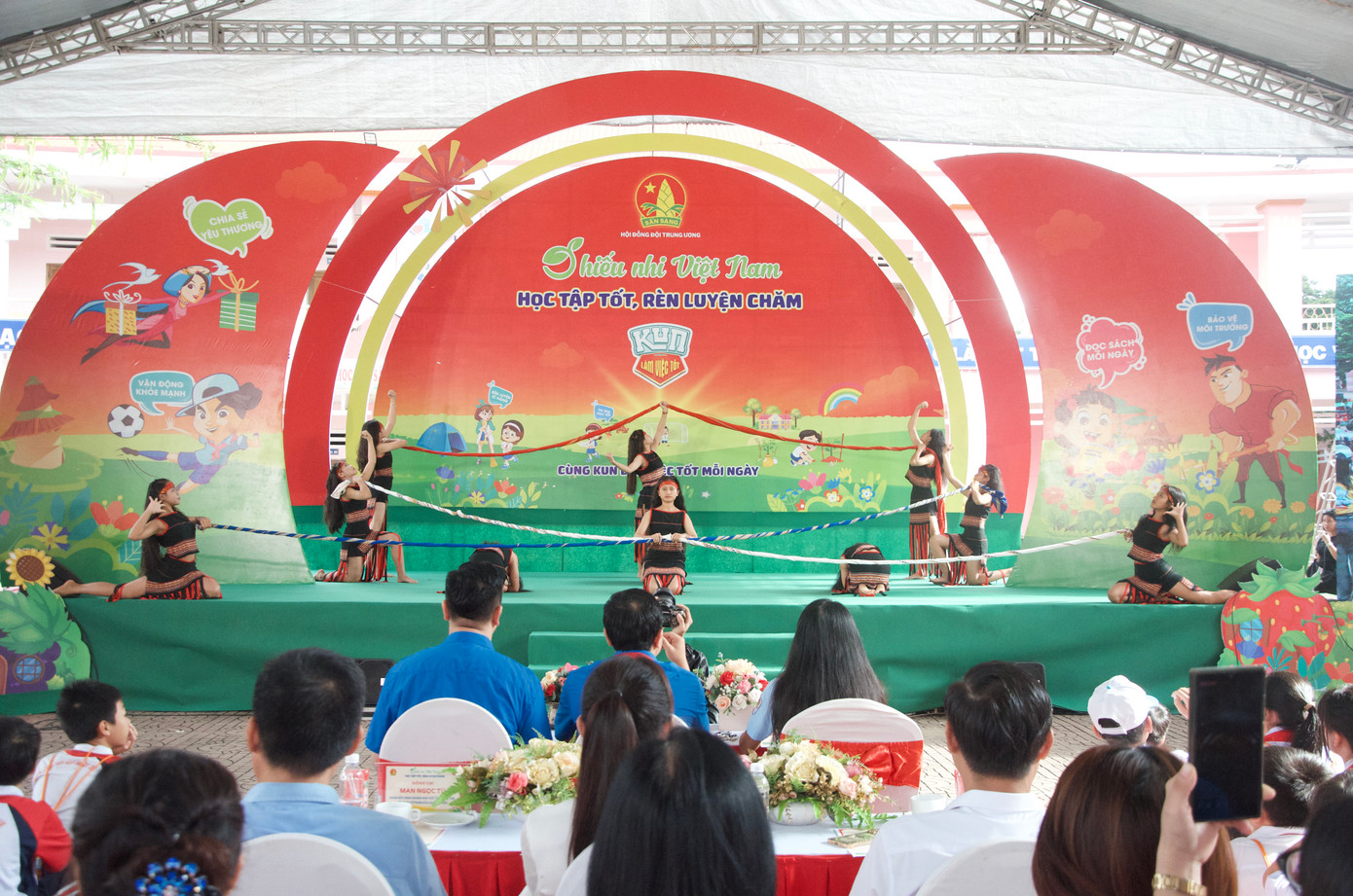 Toàn cảnh Ngày hội "Thiếu nhi Việt Nam - Học tập tốt, rèn luyện chăm" Toàn cảnh Ngày hội "Thiếu nhi Việt Nam - Học tập tốt, rèn luyện chăm"