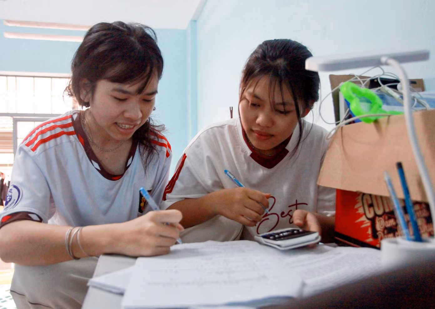 Các em học sinh tự tin, thoải mái ôn tập trong ký túc xã Trường nội trú tỉnh Kon Tum Các em học sinh tự tin, thoải mái ôn tập trong ký túc xã Trường nội trú tỉnh Kon Tum