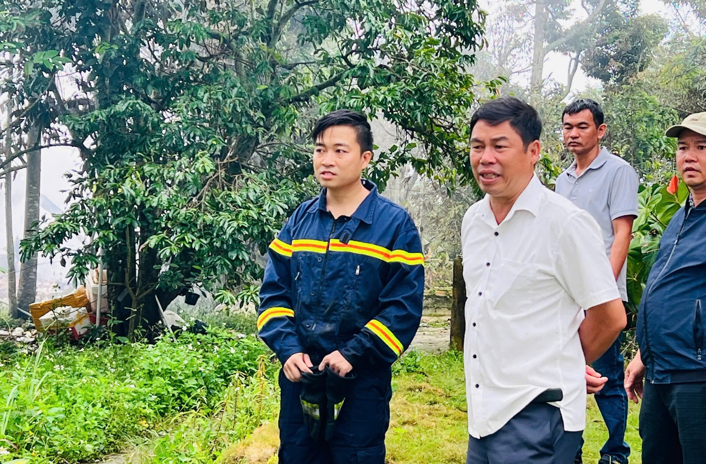 Lãnh đạo TP Bảo Lộc đến hiện trường chỉ đạo nhanh chóng điều tra nguyên nhân. Lãnh đạo TP Bảo Lộc đến hiện trường chỉ đạo nhanh chóng điều tra nguyên nhân.