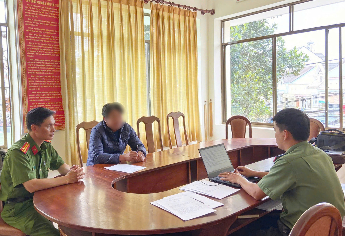 Công an Lâm Đồng làm việc các trường hợp đăng tải nội dung xuyên tạc Công an Lâm Đồng làm việc các trường hợp đăng tải nội dung xuyên tạc