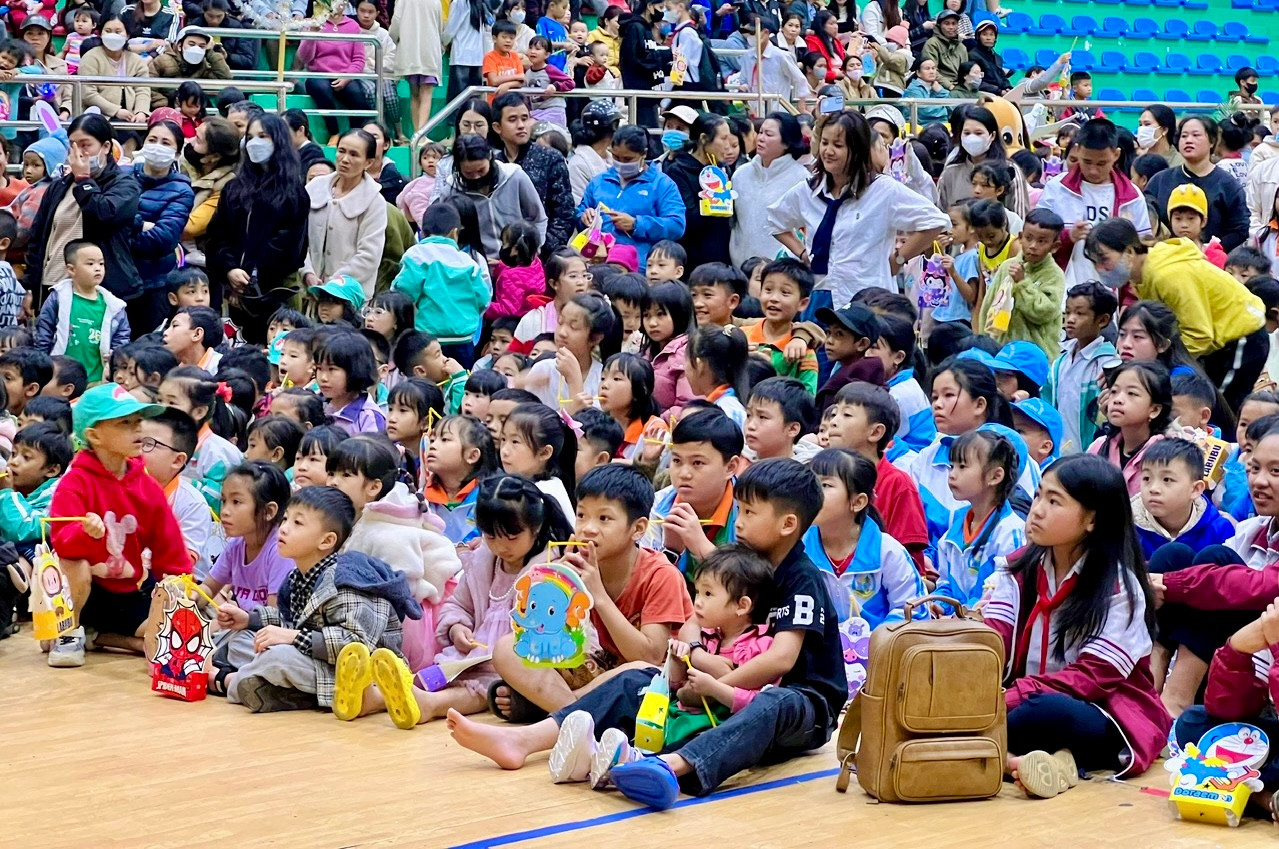 Hơn 1.000 thiếu nhi thưởng thức múa lân sư rồng Hơn 1.000 thiếu nhi thưởng thức múa lân sư rồng