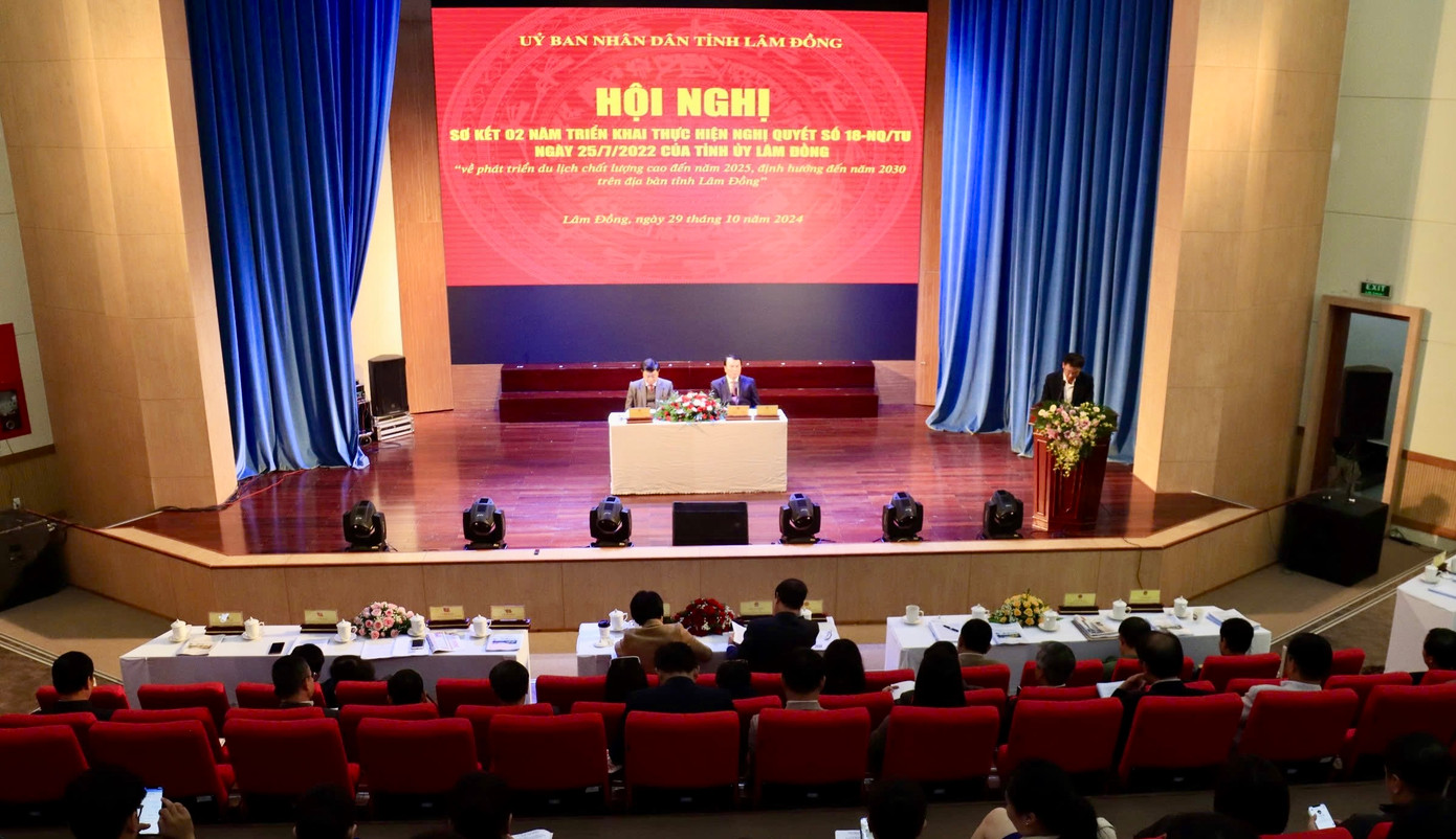 Toàn cảnh hội nghị sơ kết