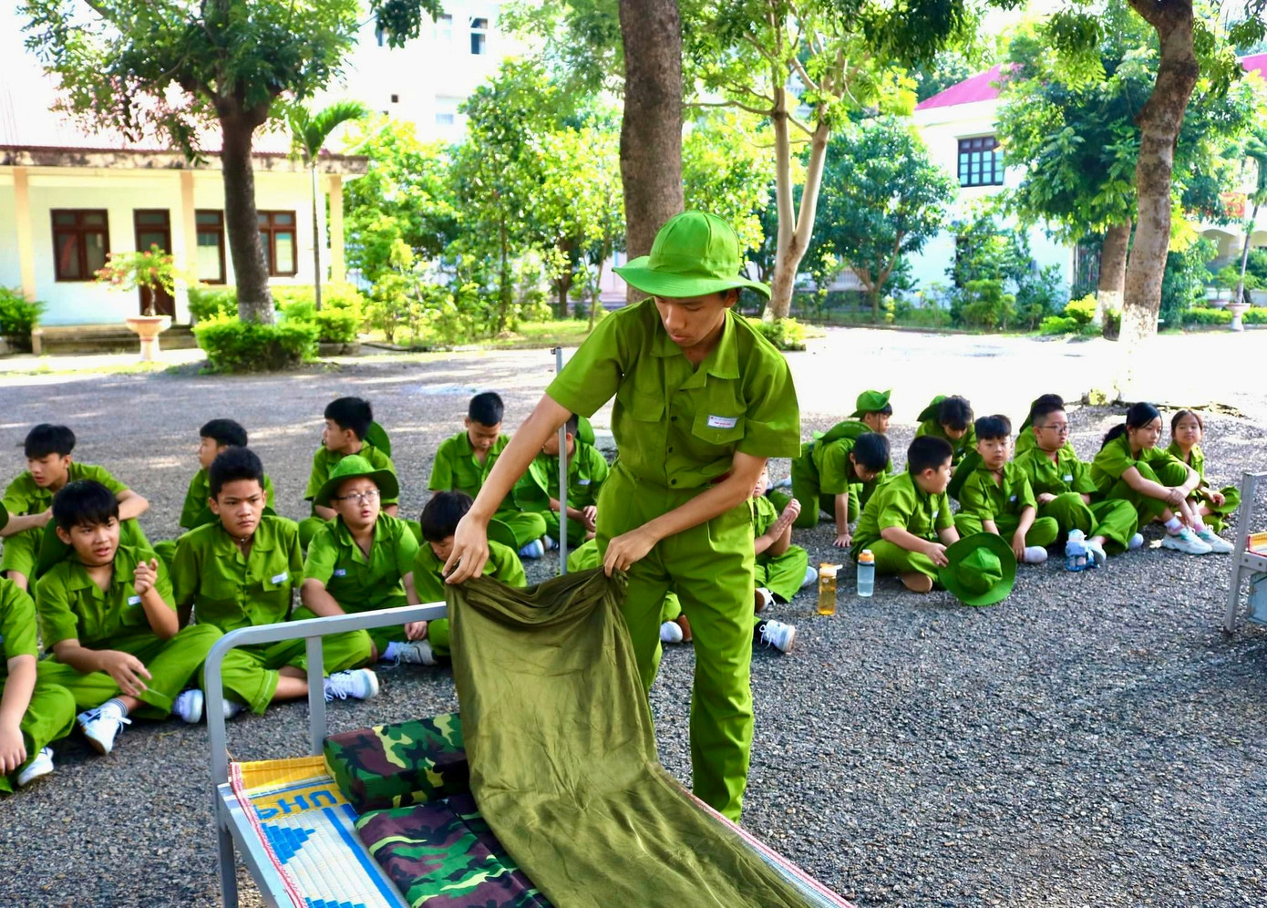 Tập gấp gối nội vụ đúng chuẩn tác phong chiến sĩ công an