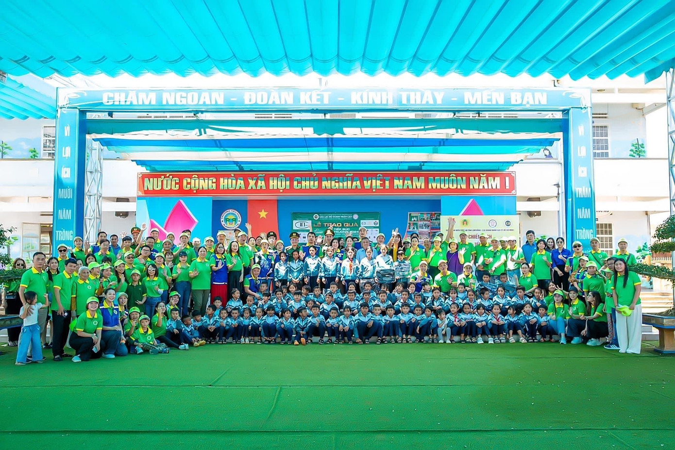 Ngày 20/8, Tỉnh Đoàn Lâm Đồng thông tin, tuần đầu đợt 3 Chiến dịch thanh niên tình nguyện hè đã đạt kết quả ấn tượng, được cấp ủy, chính quyền và nhân dân ghi nhận.