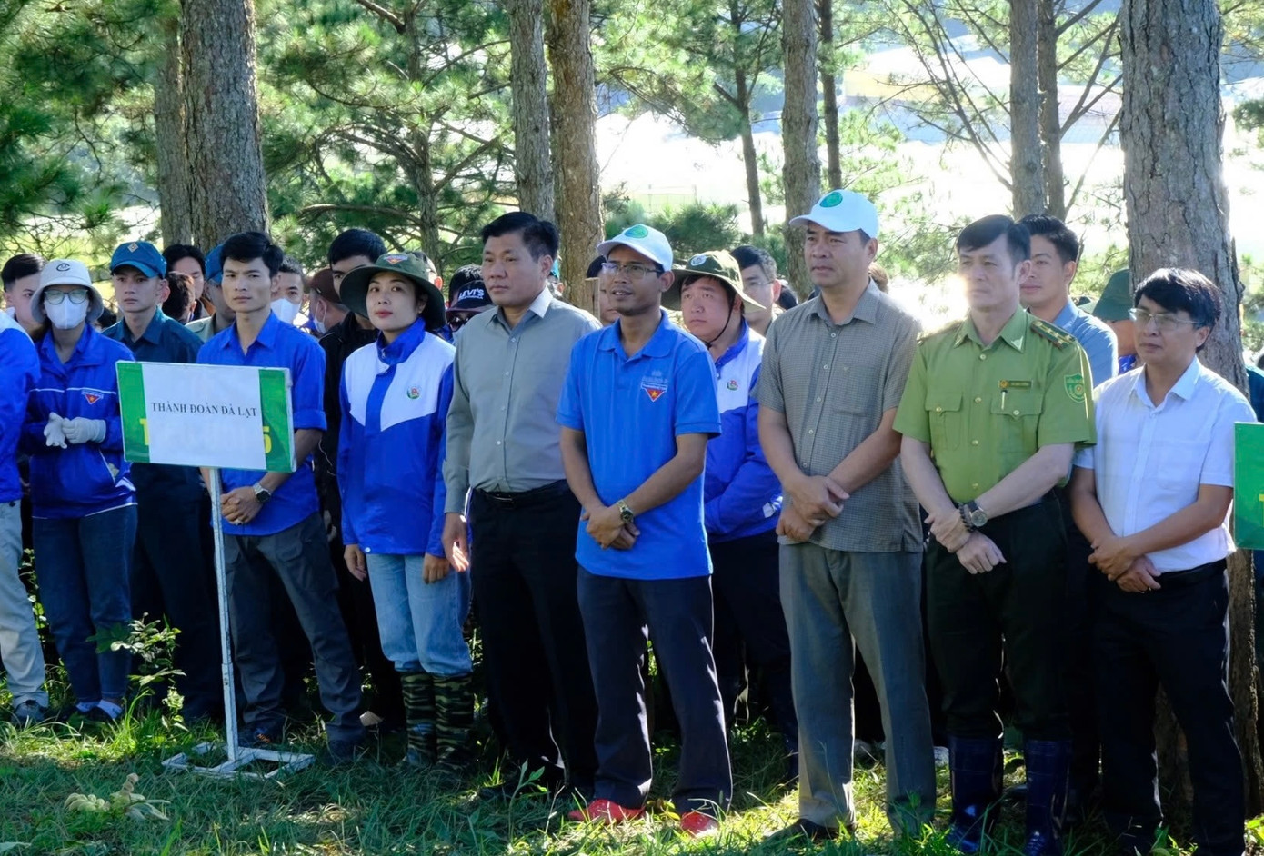 Lãnh đạo Ban Dân vận Tỉnh ủy, TP Đà Lạt, Tỉnh Đoàn cùng hơn 500 đoàn viên thanh niên (ĐVTN) tham gia sự kiện.