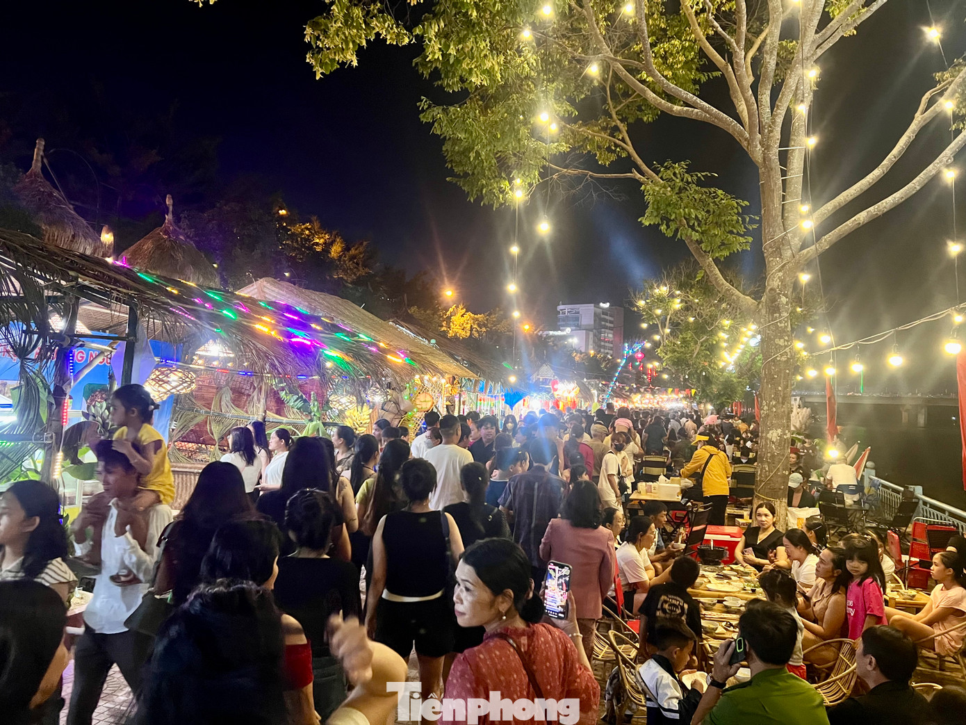 Liên hoan ẩm thực tại phố đêm Đăk Bla diễn ra trong 3 ngày (từ 10/4 đến ngày 12/4).