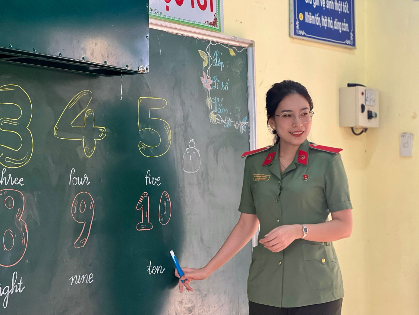 Đội ngũ giáo viên là sinh viên các trường Đại học An ninh nhân dân, Học viện Chính trị Công an nhân dân, Trường Y Dược - Đại học Đà Nẵng, Đại học Kiểm sát Hà Nội.