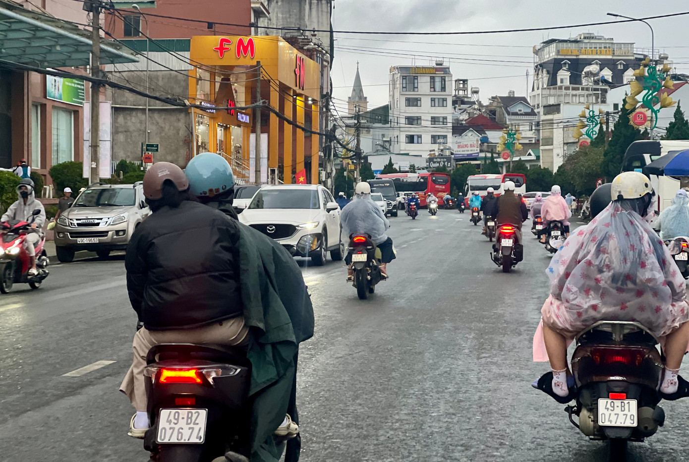 Riêng trên địa bàn Đà Lạt tính đến ngày 30/8, các khách sạn từ 3-5 sao phục vụ với công suất từ 60-70%; các loại hình khác công suất đạt khoảng 70-75%.