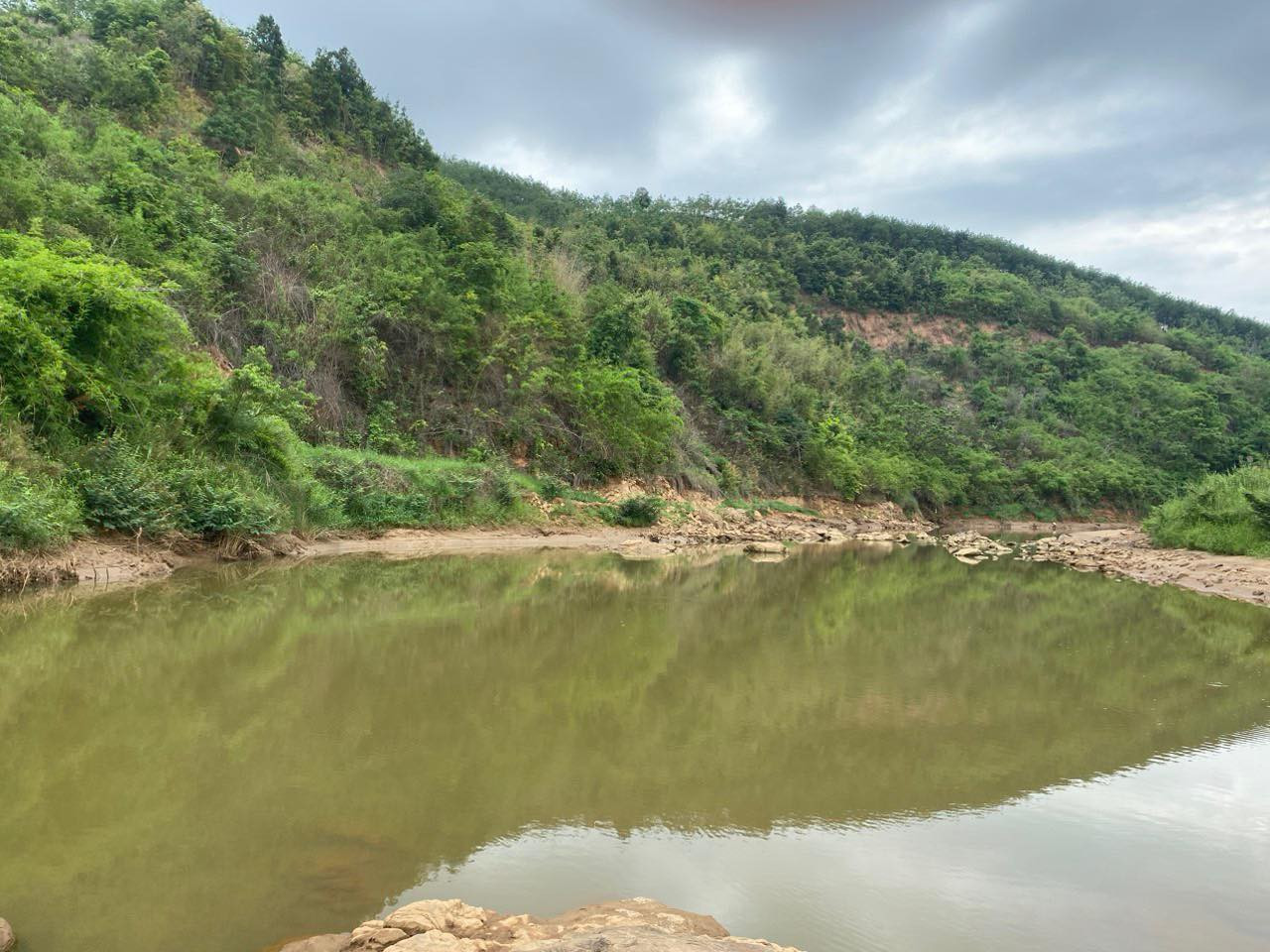 Khu vực nơi nhóm học sinh tắm