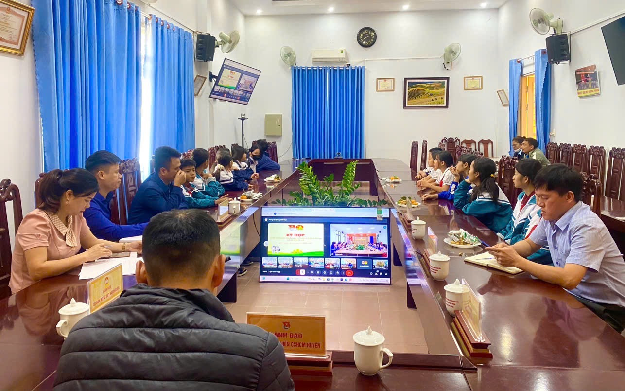 Kỳ họp diễn ra theo hình thức trực tiếp và trực tuyến.