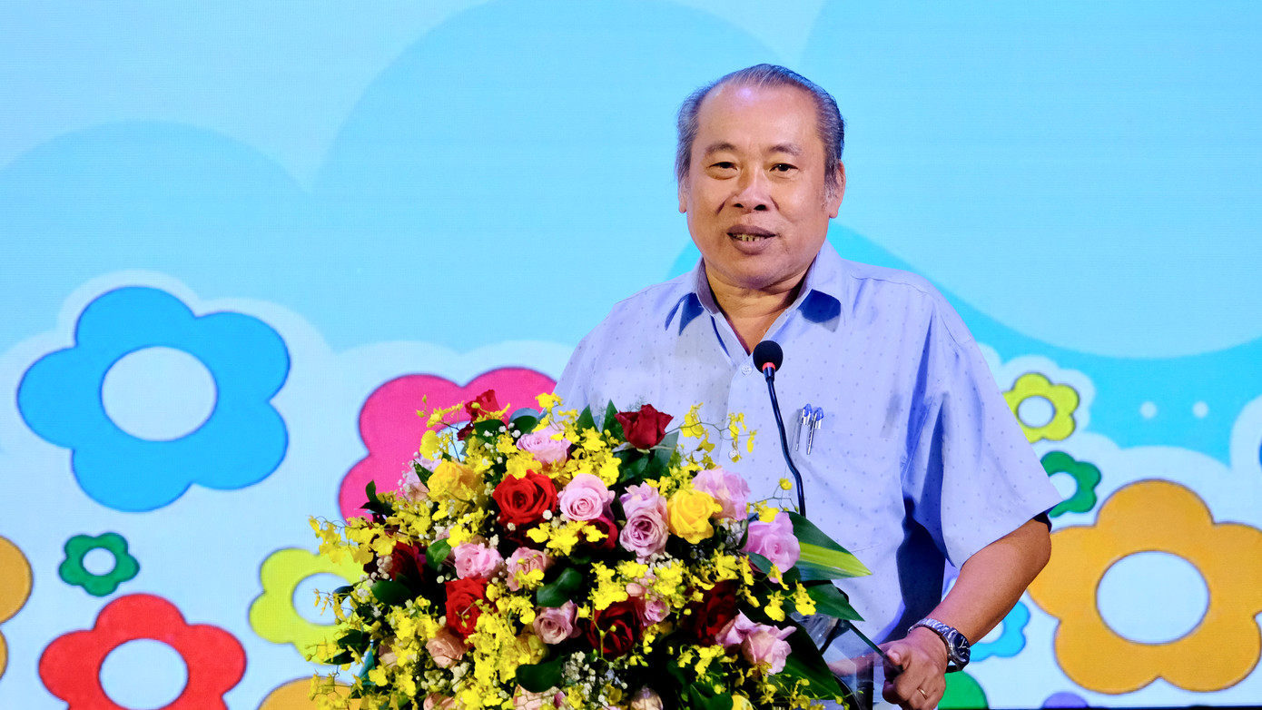 Đại biểu trình bày tham luận. Đại biểu trình bày tham luận.