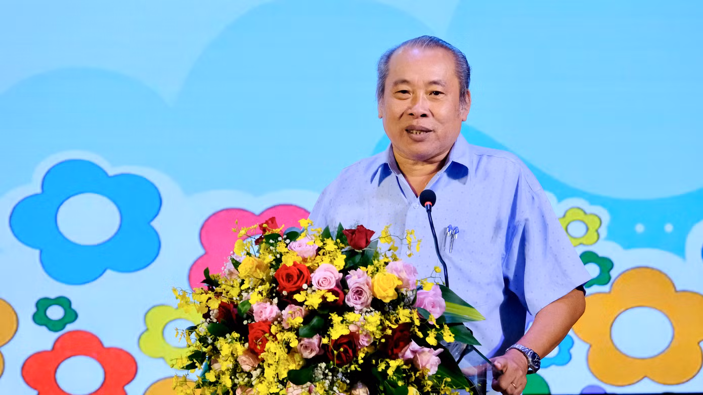 Đại biểu trình bày tham luận.