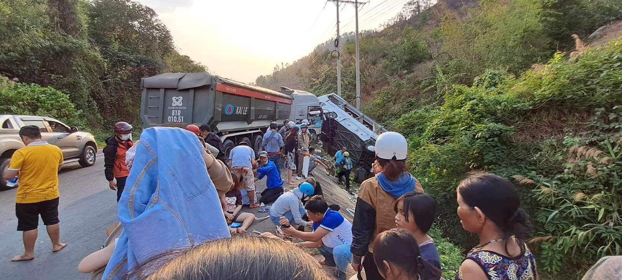 Hiện trường vụ tai nạn ngày 13/4, khiến 25 người thương vong