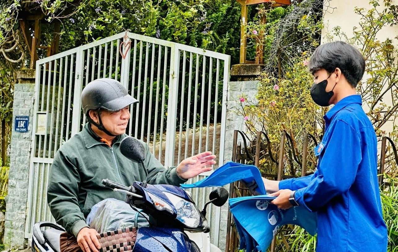 Tỉnh Đoàn Lâm Đồng cho biết, từ ngày 1/11-30/12, các cấp bộ Đoàn - Hội - Đội toàn tỉnh sẽ thường xuyên ra quân dọn dẹp vệ sinh, thu gom rác thải; triển khai các mô hình tuyến đường, khu phố “Sáng - Xanh - Sạch - Đẹp - Văn minh - An toàn”,… góp phần chào mừng Festival Hoa Đà Lạt lần thứ 10, năm 2024.