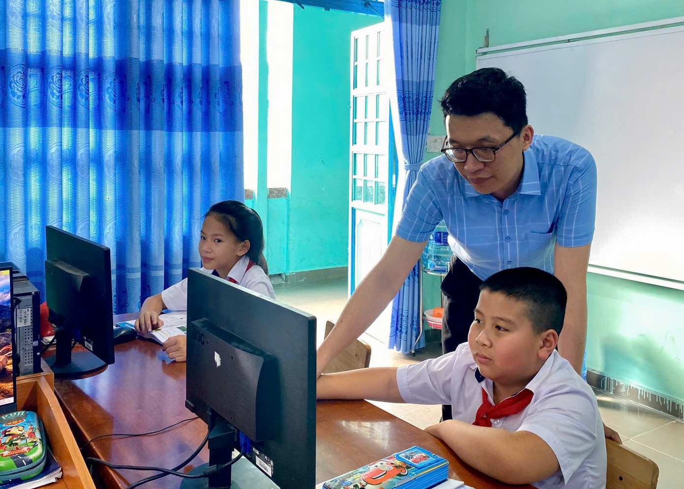 Thầy giáo trẻ còn bồi dưỡng nhiều mầm non Tin học tham gia các hội thi Thầy giáo trẻ còn bồi dưỡng nhiều mầm non Tin học tham gia các hội thi