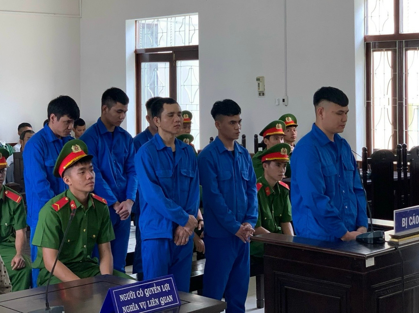 Nhóm thanh niên tại phiên xét xử