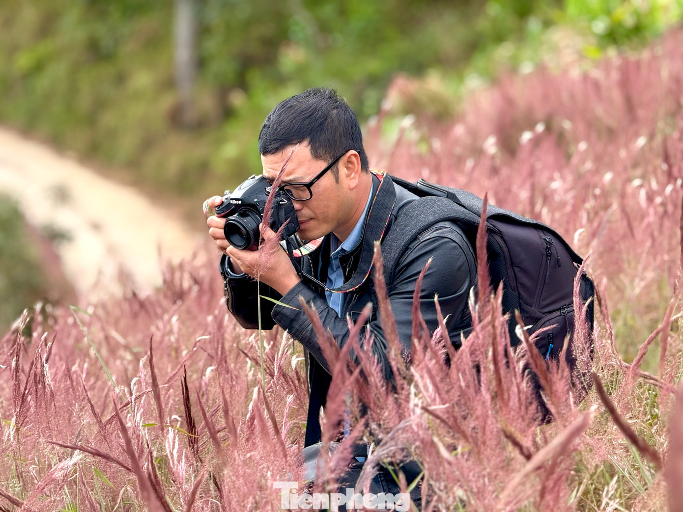 Đây cũng là mùa cao điểm cho các nhiếp ảnh gia, cả nghiệp dư lẫn chuyên nghiệp săn đón từng khoảnh khắc ánh sáng, màu sắc đẹp nhất.