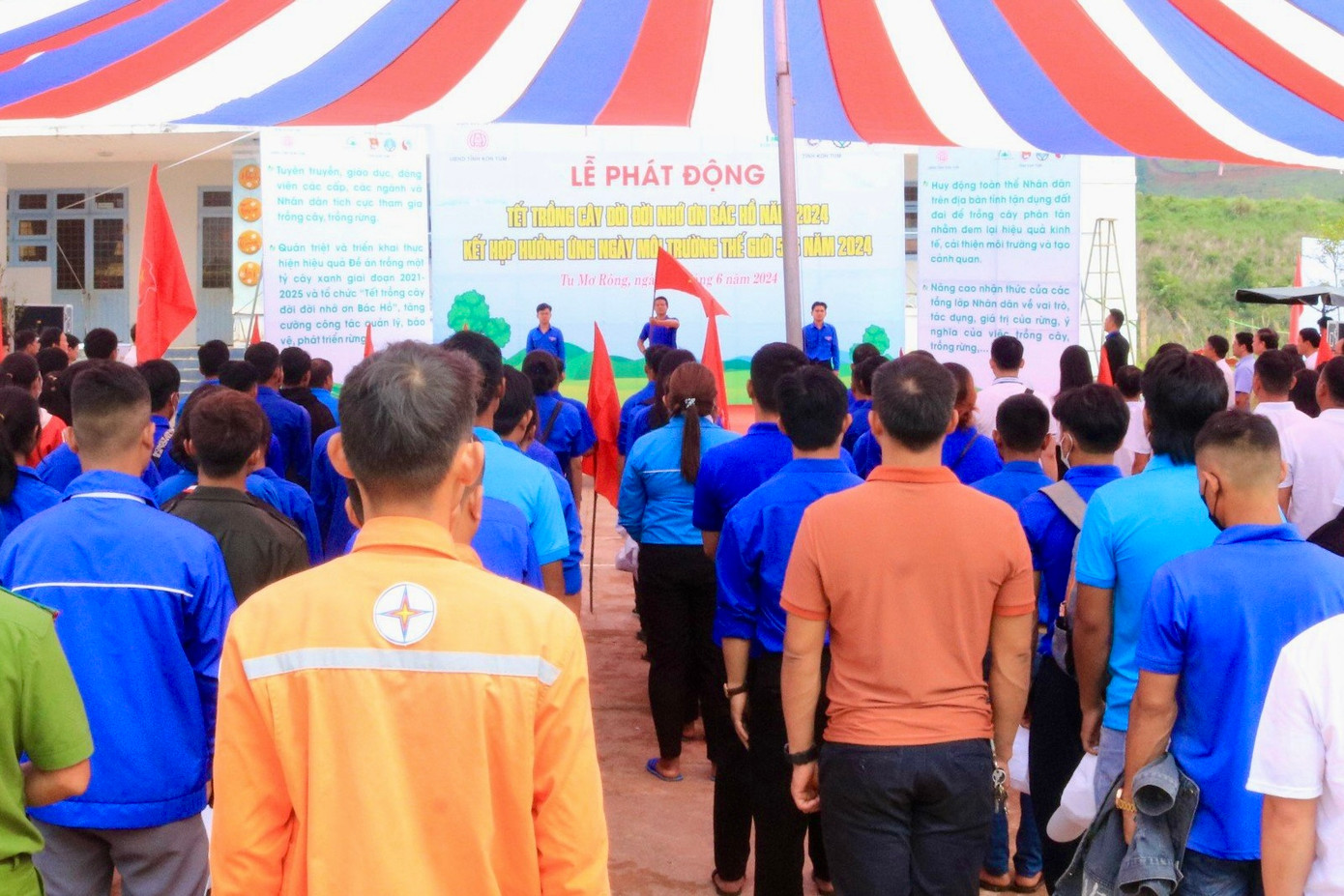 Hoạt động thu hút hơn 500 cán bộ công chức, đoàn viên thanh niên (ĐVTN), người dân tham gia