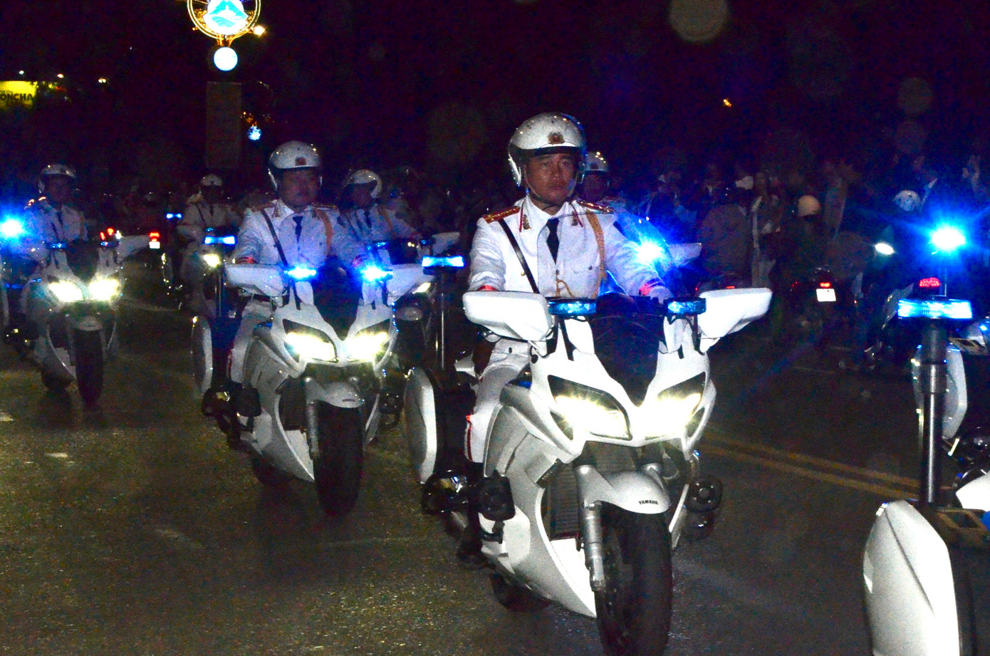 Đoàn mô tô của Bộ Công an dẫn đầu