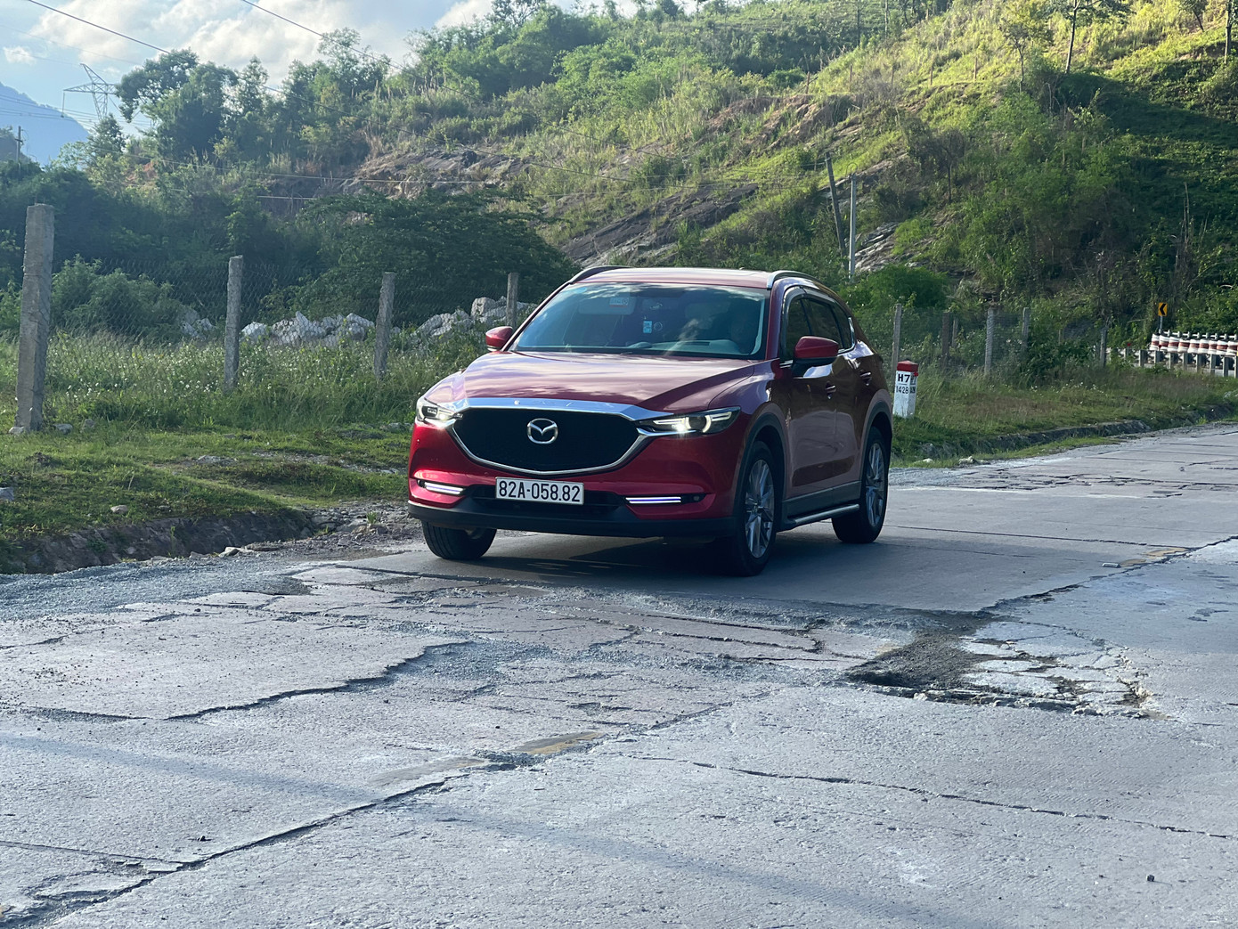 Đường hư hỏng khiến các tài xế lo lắng Đường hư hỏng khiến các tài xế lo lắng