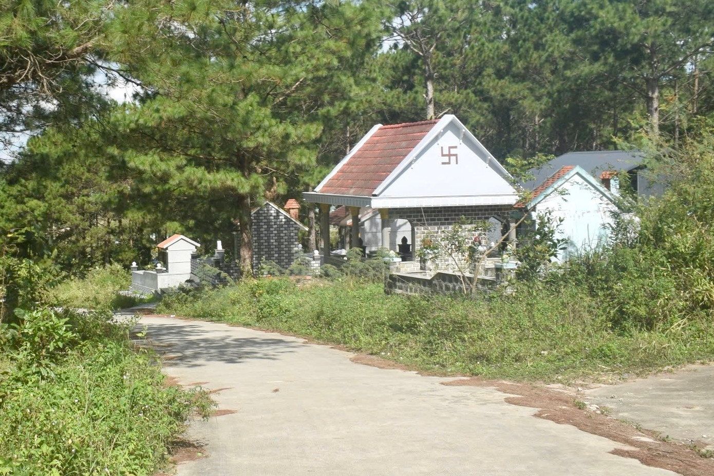 Công an huyện Đức Trọng xác định các hành vi vi phạm có dấu hiệu tội phạm nghiêm trọng của Ban Quản lý nghĩa trang thôn P'ré