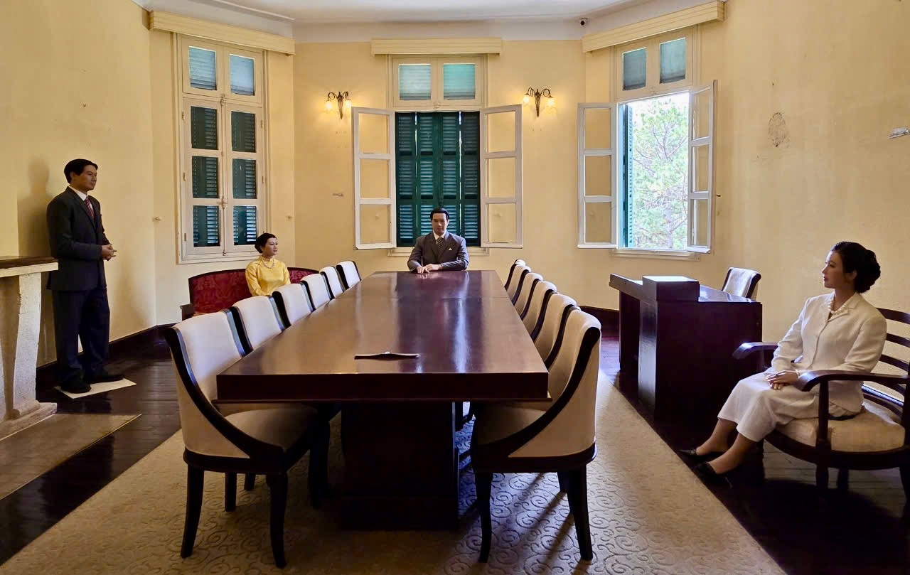 Theo đơn vị vận hành, trước thời điểm tạm ngưng, Dinh 1 thu hút trung bình từ 2.000 đến 3.000 lượt khách mỗi ngày, tạo việc làm cho hàng chục lao động và hợp tác với nhiều công ty lữ hành.